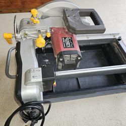 Chicago Electric Power Tools. Condition is "Used" 2.5 Horsepower, 10”industrial tile and brick Saw in excellent condition