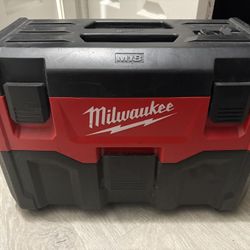 Milwaukee M18 Vacuum 