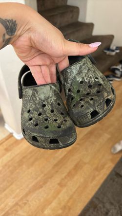 Size 10 crocs