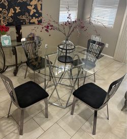 Round Glass Top Dining Table with 4 Chairs excellent condition. Glass is 50” diameter $200 OBO