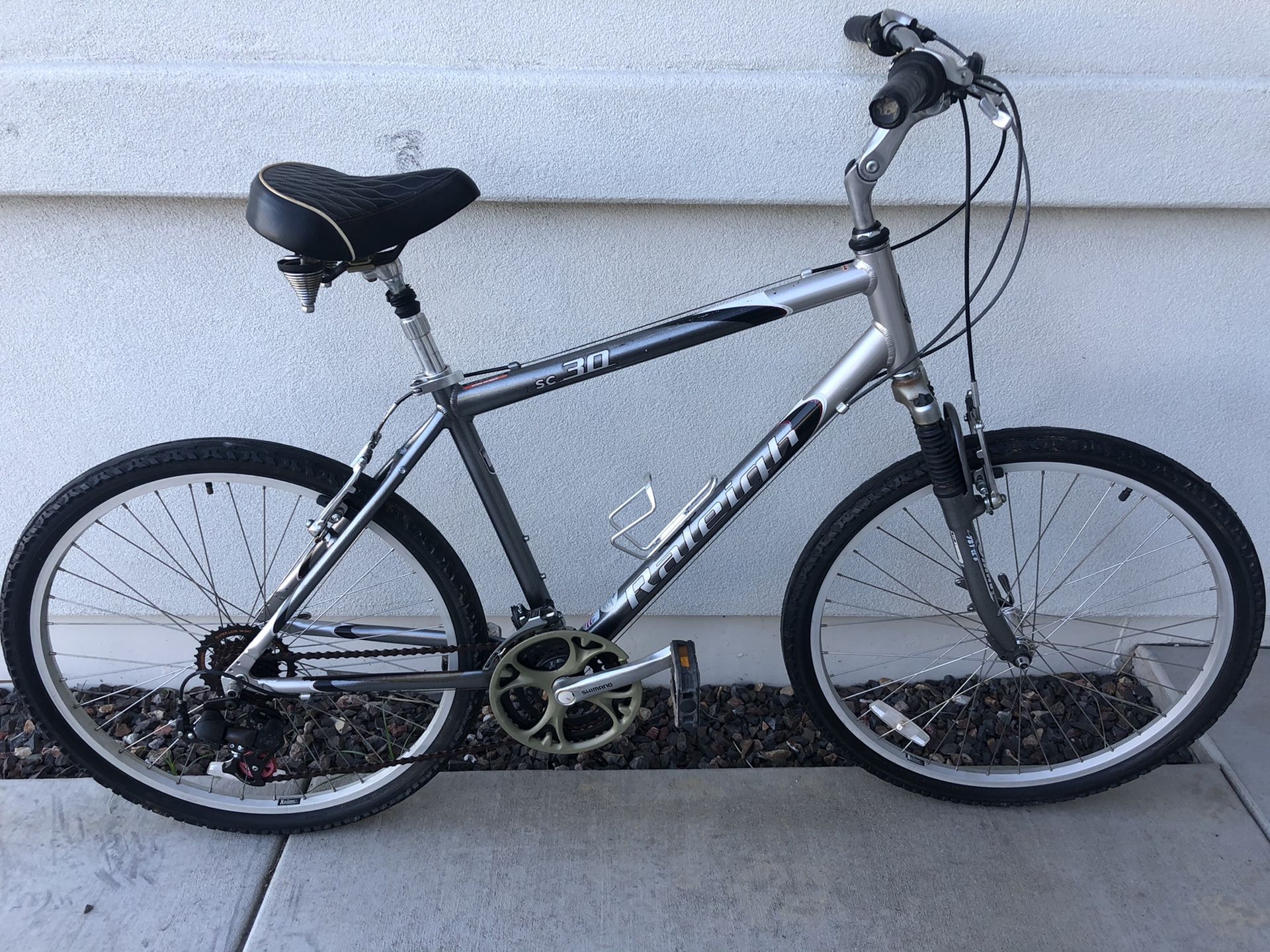 Raleigh SC30 Hybrid Mountain bike-READ AD FIRST for Sale in Phoenix, AZ ...