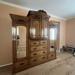 *Vintage* Wardrobe Armoire 