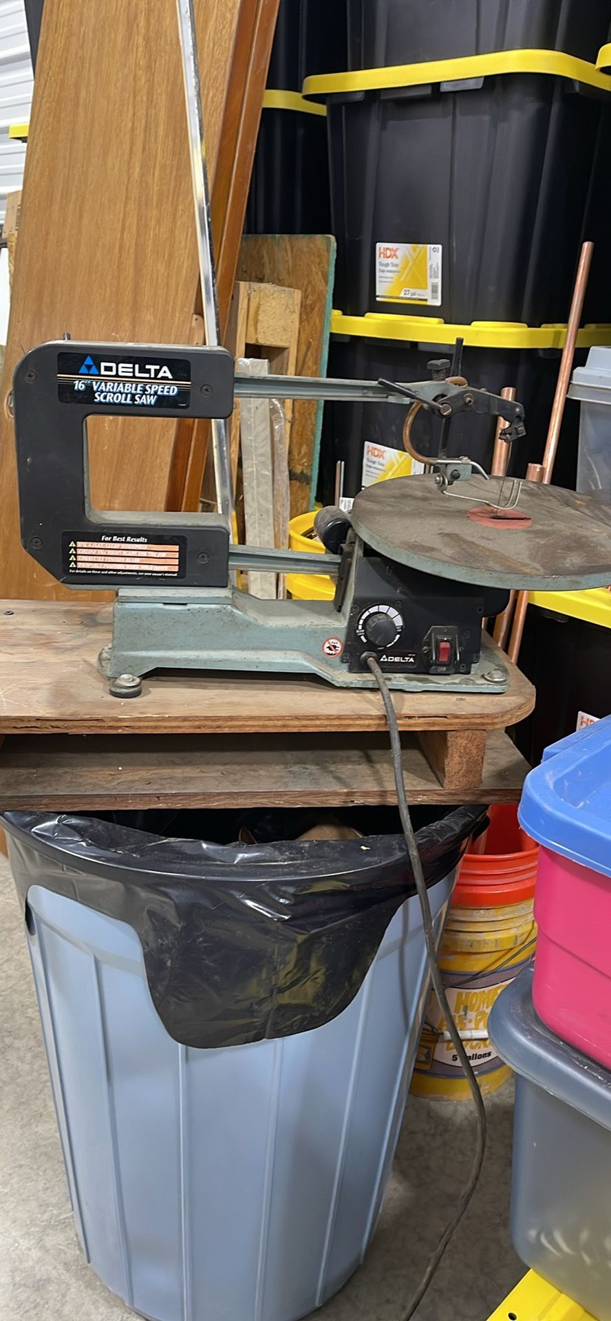 Delta 16 In. Variable Speed Scroll Saw
