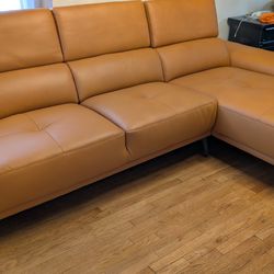 New luxury sectional couch / free delivery