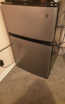 Mini fridge 3.2 cu ft