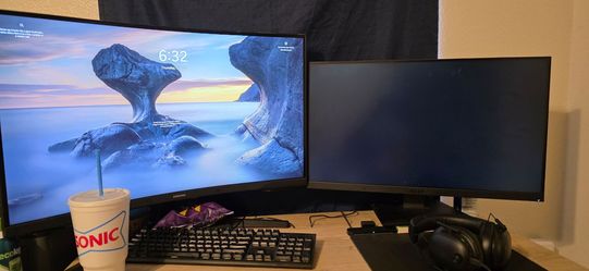 Samsung Curved Monitor and NZXT Monitor Dual Setup