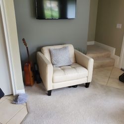 Leather Sofa And Chair And Love Seat I Pay 3,600 Like New
