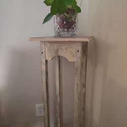 HIGH CORNER TABLE FOR DECOR 