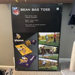 New MN Vikings 8 Bean bags & 2 Boards In Box 
