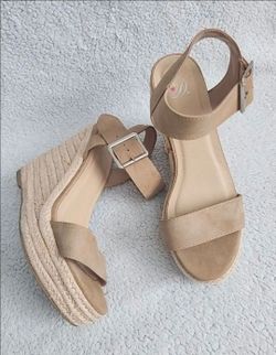 ✅️ Beige Wedges• Size7• Good Condition• $10firm