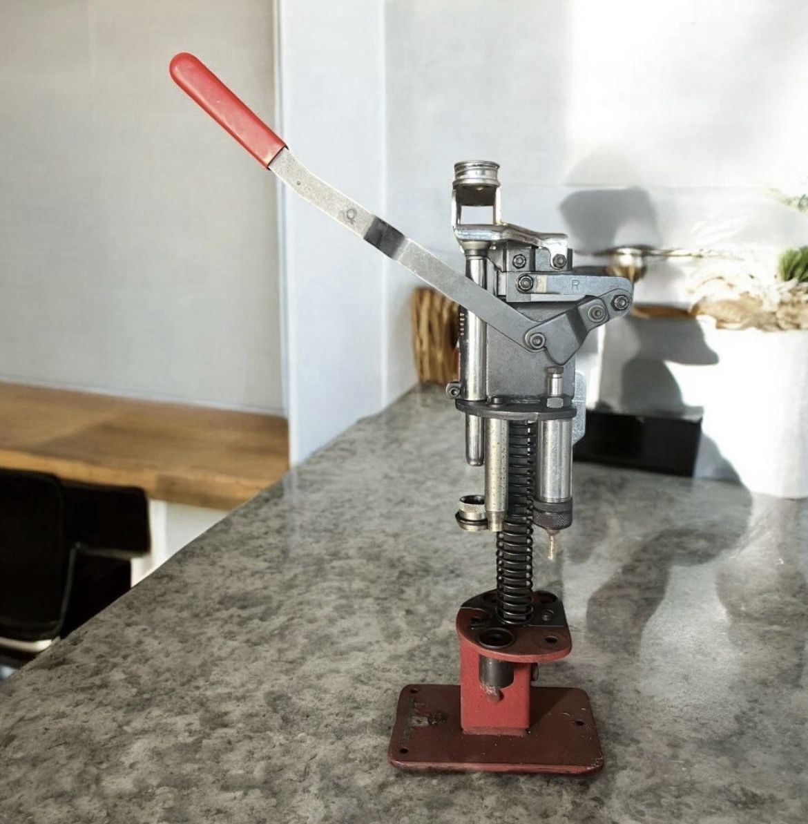MEC 600 Jr. Mark V Reloader Press w/bottles