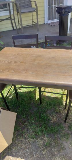 Asset table and four chairs