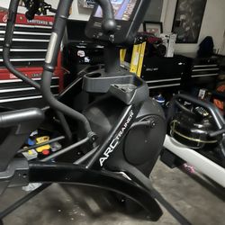 CLUB SERIES+ TOTAL BODY ARC TRAINER