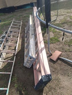 2 light fiberglass ladders