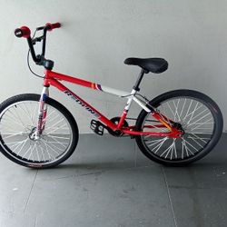 BICYCLE REDLINE MODEL BMX SIZE 24 BRAND NEW 