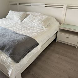 King Bedroom Set with Extended Headboard & Integrated Glass Nightstands. Beautiful King-size bedroom set in white wood/laminate, featuring a sleek, in