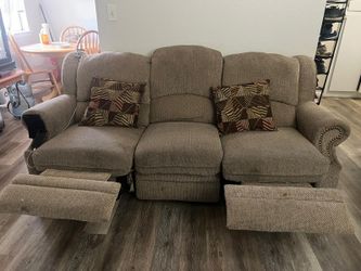 Sofa Reclinable Manual No Electric.