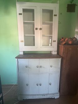 Cabinet/Hutch