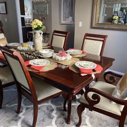 DINING ROOM TABLE WITH CHAIRS