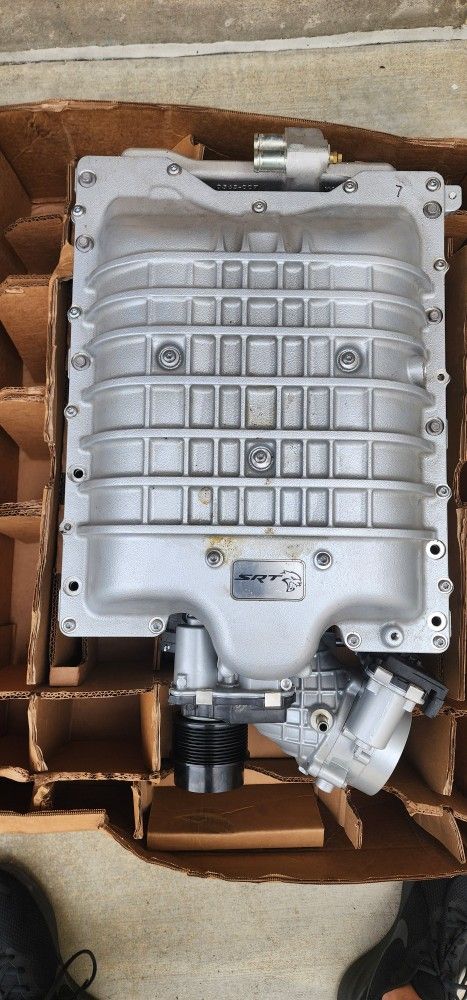 Dodge Hellcat Supercharger 2.4 Liter 6.2 Engine