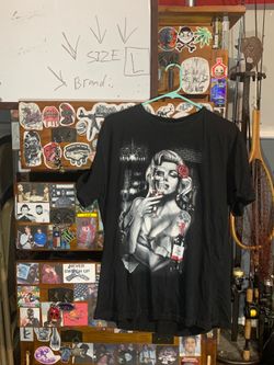 Men’s black t shirt