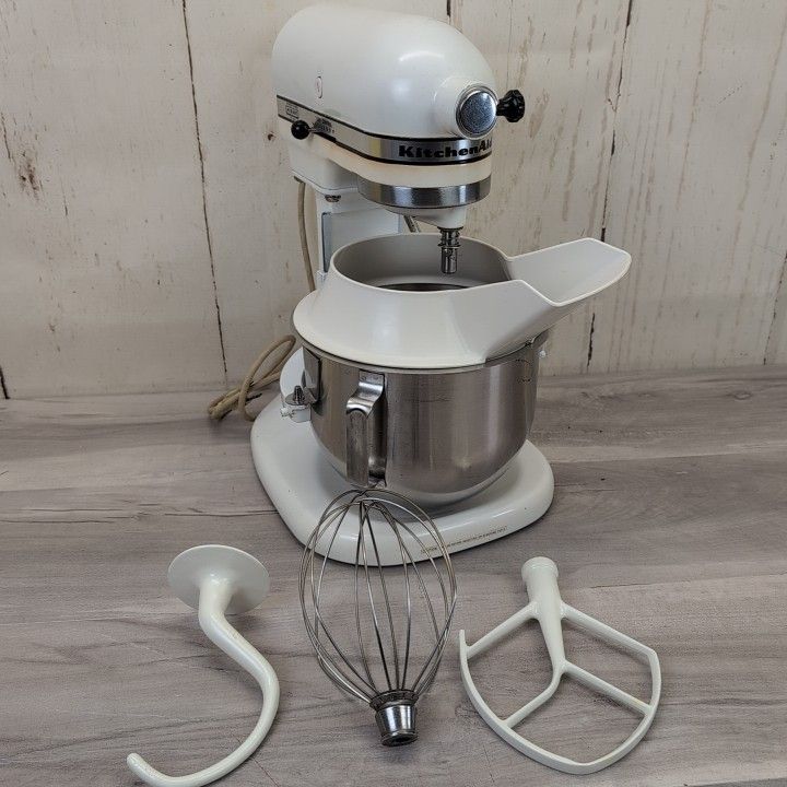 VTG KitchenAid Hobart Model K5-A White 10 Speed Lift Stand Mixer & Attachments