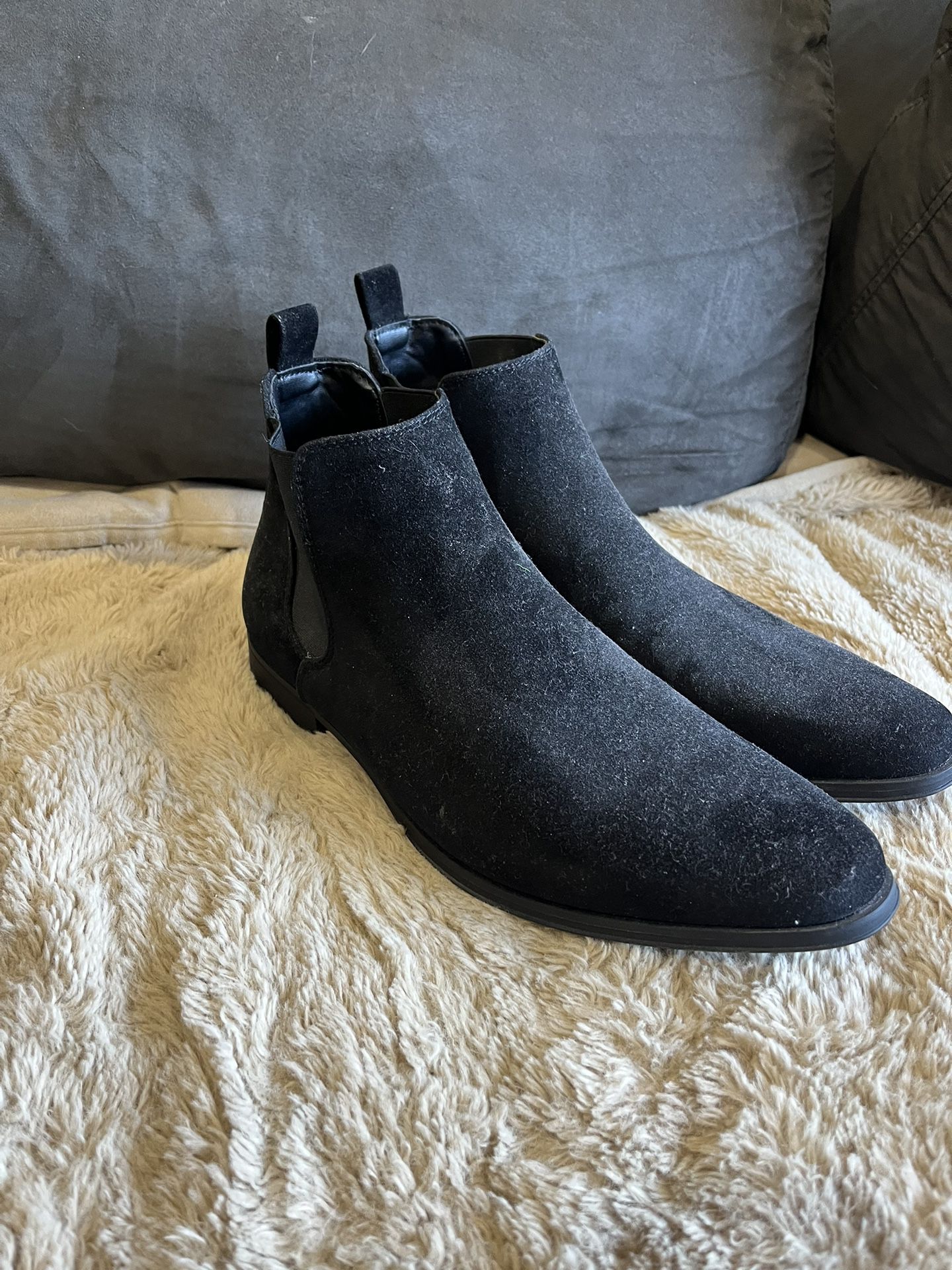 Black Men’s Chelsea Boots Size 9
