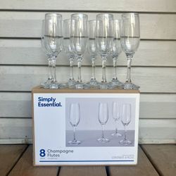 Simply Essential Set Of  8 Champagne Flutes - Like New