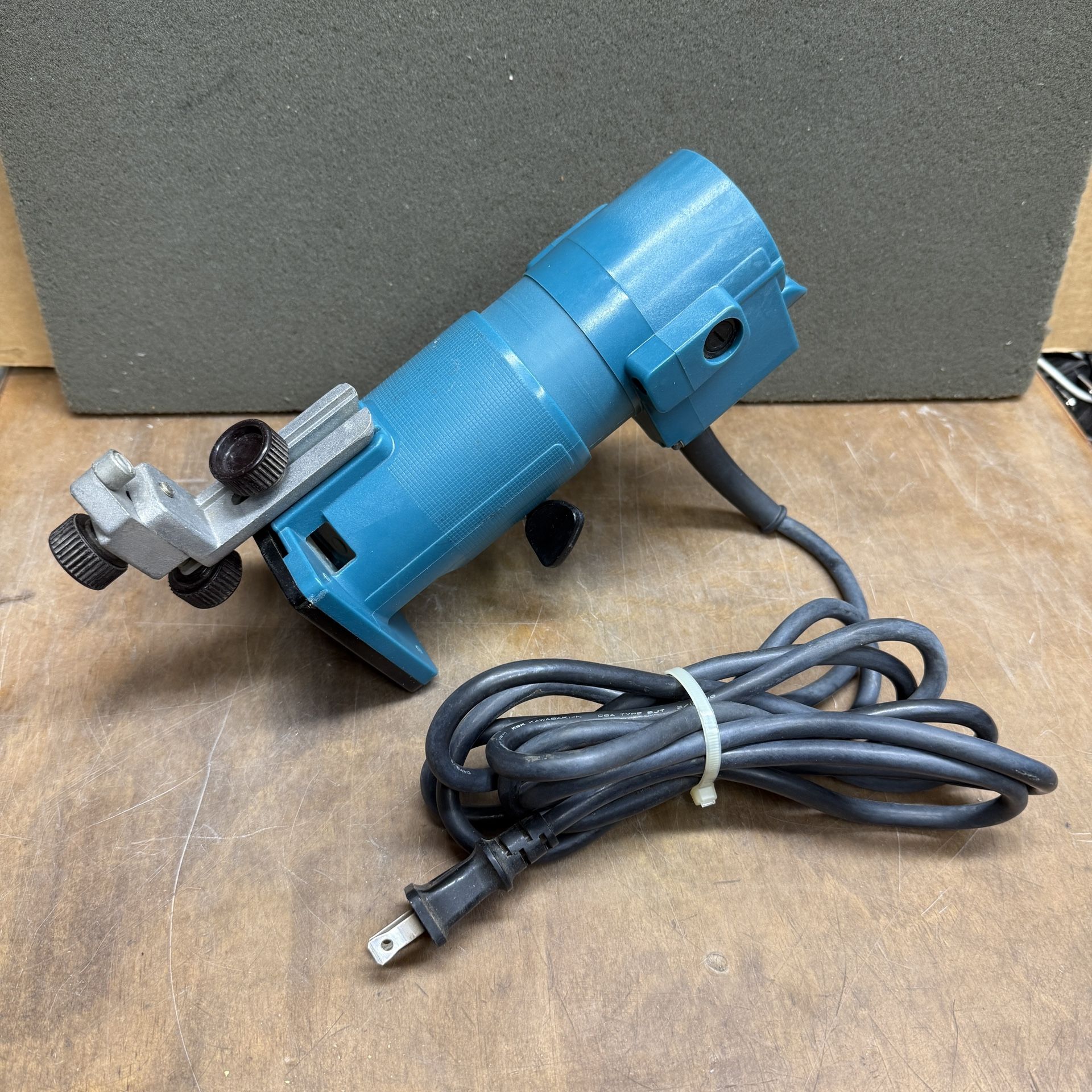 Makita 3700B 1/4" Trimmer Vintage Laminate Router.