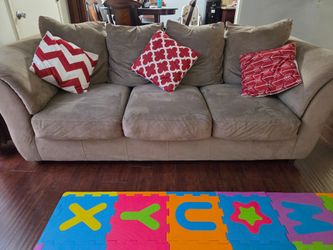 2 Piece Sofa Set + Chase