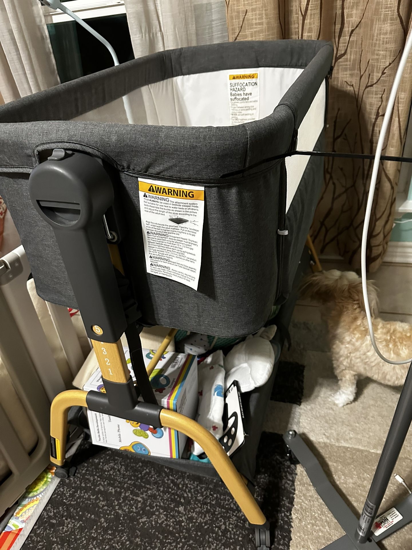 Bassinet In Great Condition! Nursery furniture & Decor