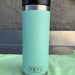Very Great Condition YETI 18oz. HOTSHOT Bottle Rambler Colster Container SEAFOAM 