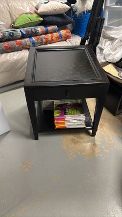 Dark Brown Nightstands/ Drawer.