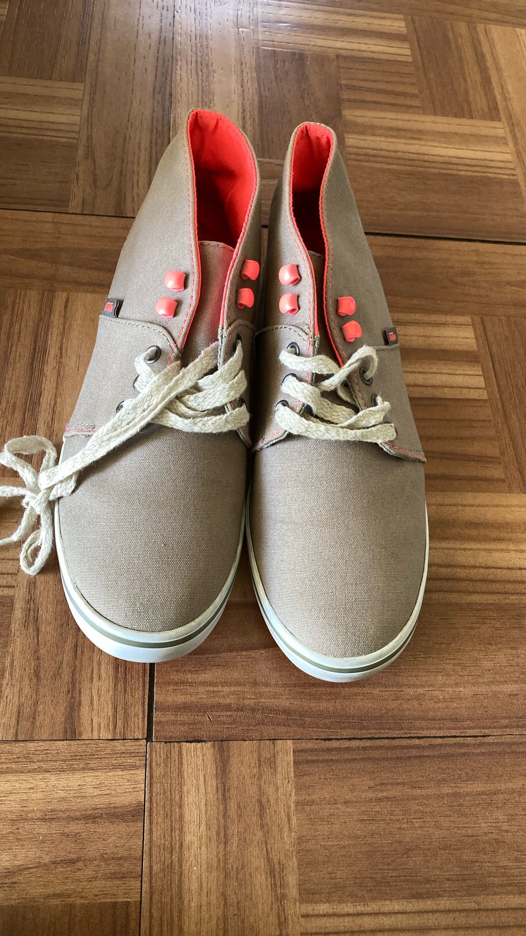 VANS. Shoes. Size. 7,5.