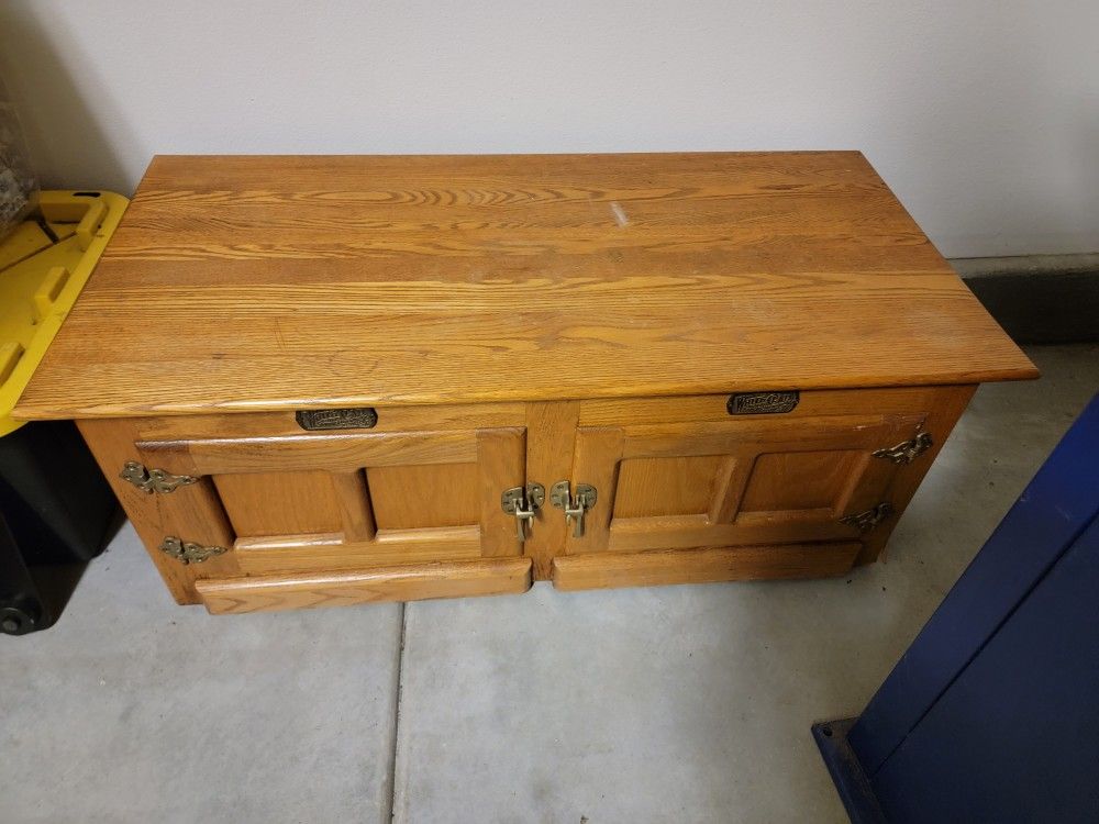 White Clad Coffee Table With Lift Top