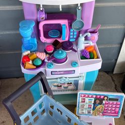 Frozen Kitchen With Accessories 