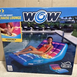 WOW   CHAISE   LOUNGE   W   BUILT  IN  DRINK  HOLDER.
