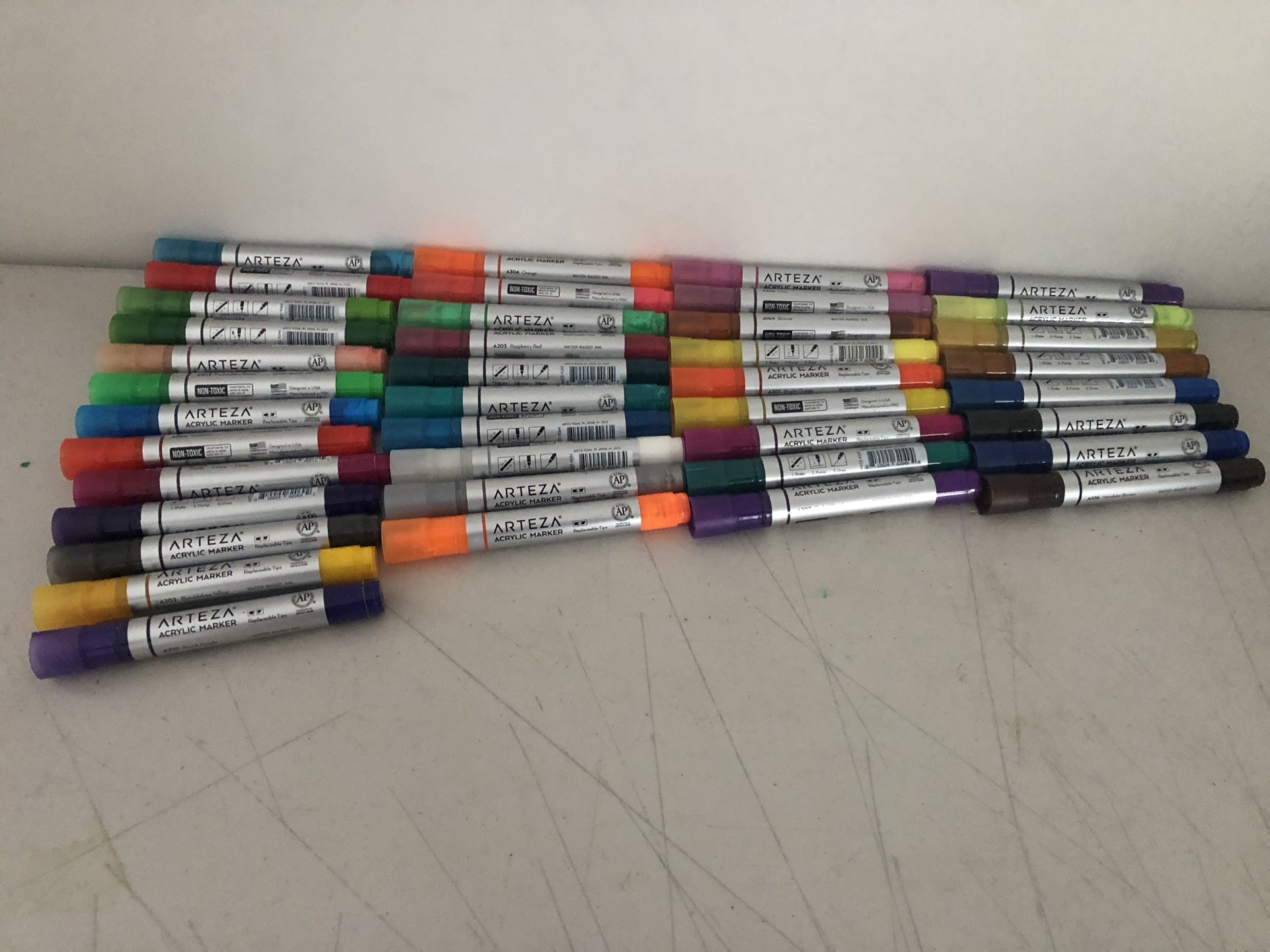 Arteza Acrylic Paint Markers, Set of 40 Colors, Long Lasting Acrylic for  Sale in Salinas, CA - OfferUp