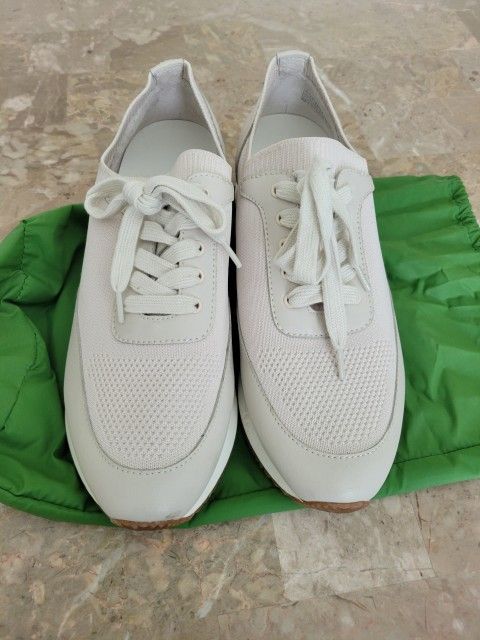 NEW BANANA REPUBLIC SHOES FOR WOMEN & SIZE 8 1/2 ......😁😊😍