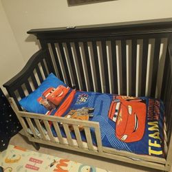 Oxford Convertible Crib/Toddler Bed