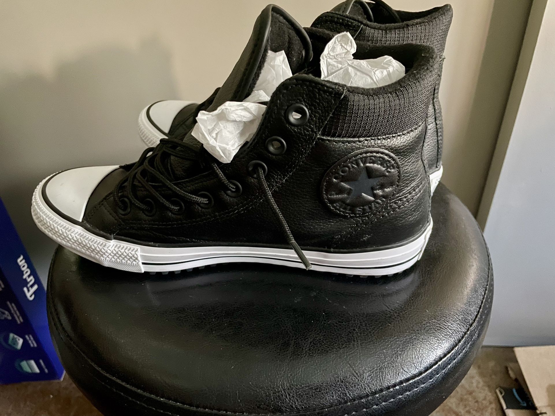Black Leather converse M8 W10 NEW NEVER WORN
