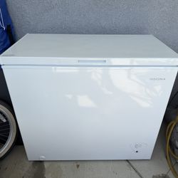 Insignia Chest Freezer 7 Cubic Feet