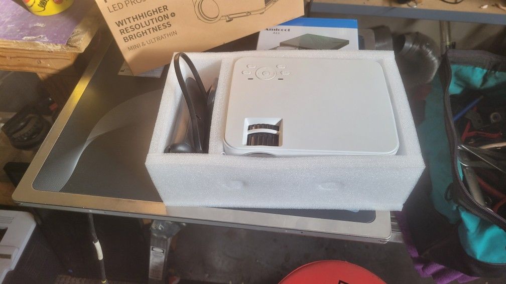 Portable PROJECTOR In Box 