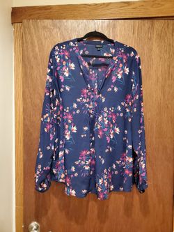 Torrid Blue Navy Floral Blouse Size 3, 3x, 24