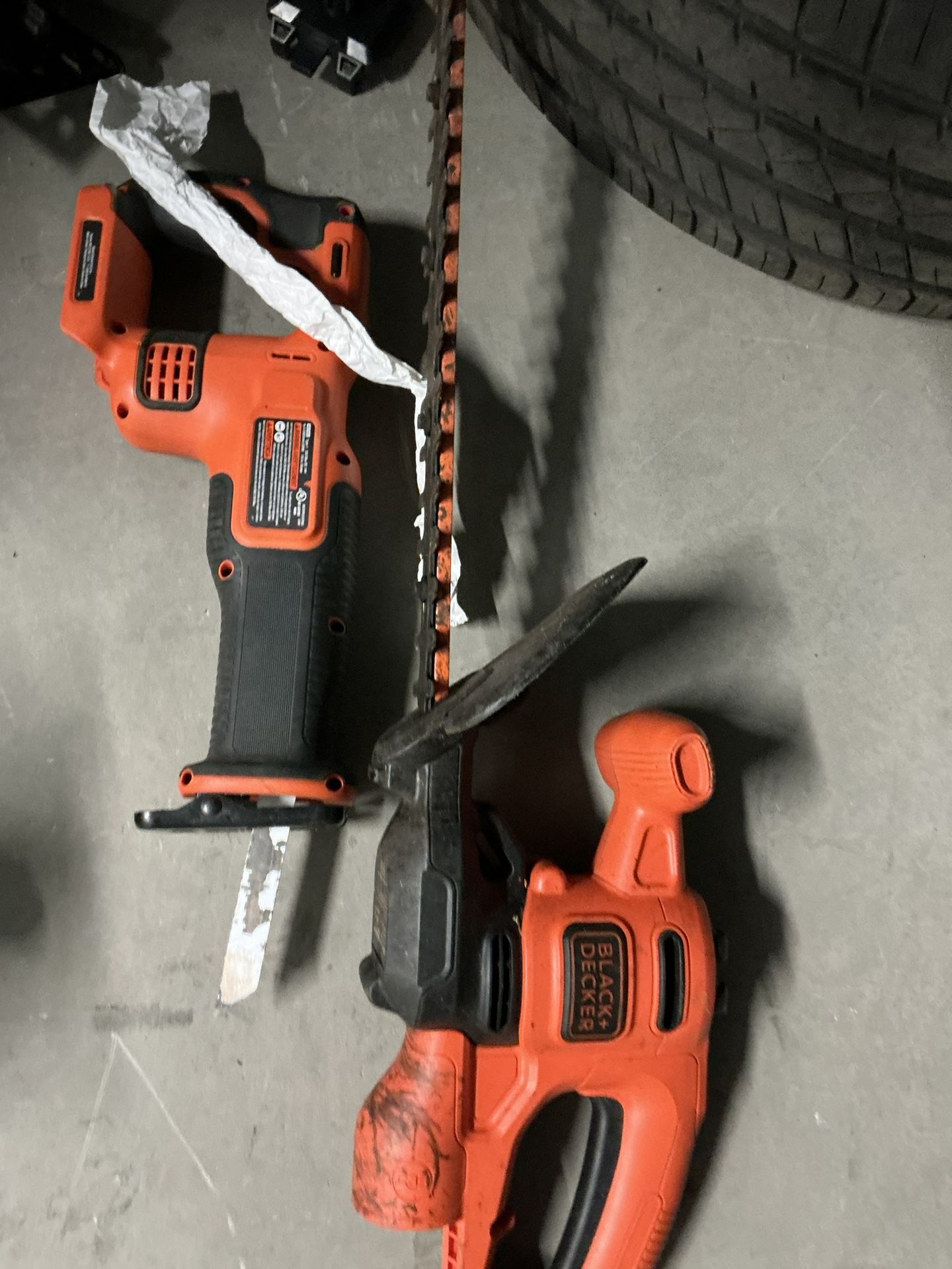 Black And Decker Set Of Power Tools Battery Operated Saw Cord Ran Hedge Trimmer 