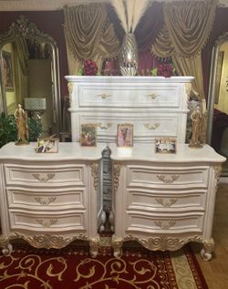 French style beautiful set of furniture including extra large wooden dresser and huge Nighstands set has been refurbished colors white and gold!!🌺