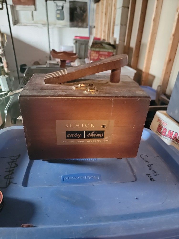 Vintage SCHICK Easy Shine Electric Shoe Grooming Kit
