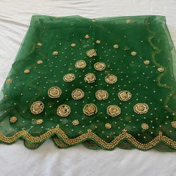 The beautiful bridal shawl is a new fashion for weddings and is in green.