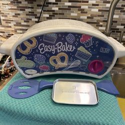 Like New! Hasbro Easy-Bake Ultimate Oven, specifically model F0137000 toys