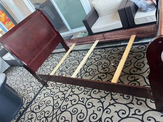 2 Twin Size Beds
